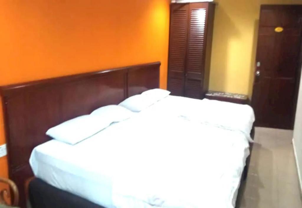 Oyo 90486 New Station Hotel Klang Exterior photo