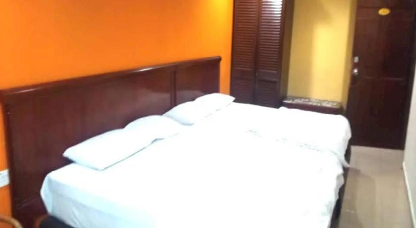 Oyo 90486 New Station Hotel Klang Exterior photo