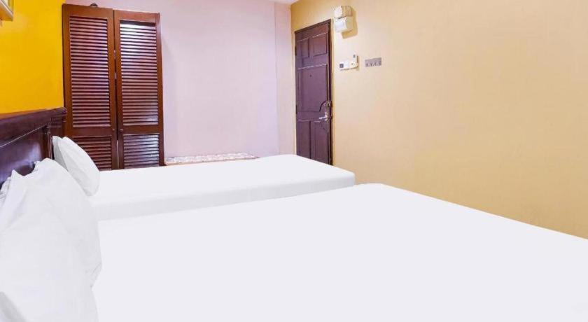 Oyo 90486 New Station Hotel Klang Exterior photo