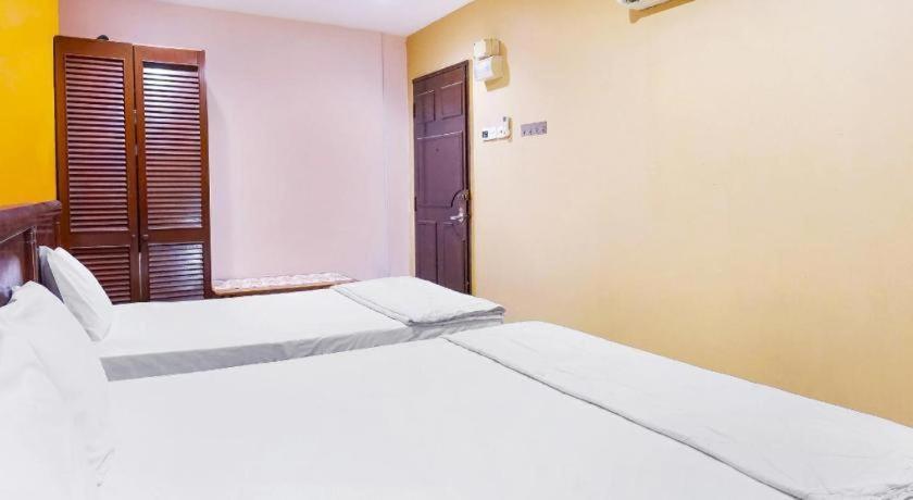 Oyo 90486 New Station Hotel Klang Exterior photo