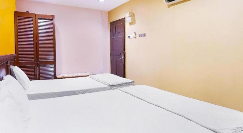 Oyo 90486 New Station Hotel Klang Exterior photo